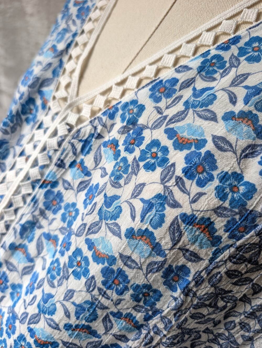 Zac & Rachel Blue Floral 3/4 Sleeve NV Neck Rayon Boho Trim Summer - Picture 3 of 6